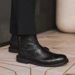 The Lewis Boot in Noir Viejo - Image 3